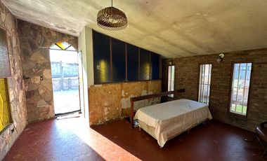 Casa en venta 3 dormitorios cochera, patio, quincho y pileta en Granadero Baigorria