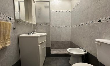 Casa en venta 3 dormitorios cochera, patio, quincho y pileta en Granadero Baigorria