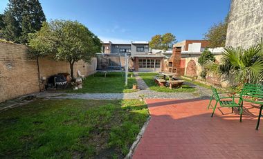 Casa en venta 3 dormitorios cochera, patio, quincho y pileta en Granadero Baigorria