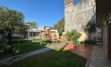 Casa en venta 3 dormitorios cochera, patio, quincho y pileta en Granadero Baigorria