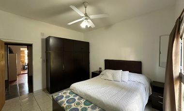 Casa en venta 3 dormitorios cochera, patio, quincho y pileta en Granadero Baigorria