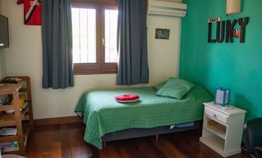 Casa de 6 ambientes en alquiler temporario en Beccar