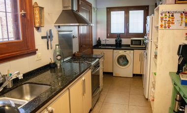 Casa de 6 ambientes en alquiler temporario en Beccar