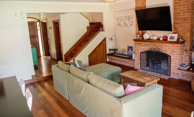 Casa de 6 ambientes en alquiler temporario en Beccar