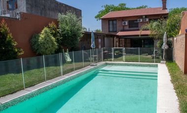 Casa de 6 ambientes en alquiler temporario en Beccar