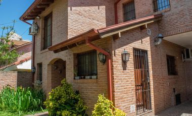 Casa de 6 ambientes en alquiler temporario en Beccar