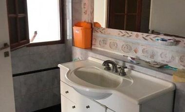 CHALET 5 AMBIENTES CON LOCAL  EN BARRIO POMPEYA