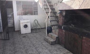 CHALET 5 AMBIENTES CON LOCAL  EN BARRIO POMPEYA