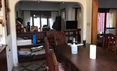 CHALET 5 AMBIENTES CON LOCAL  EN BARRIO POMPEYA