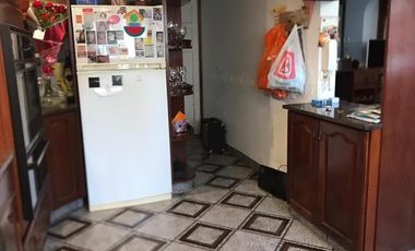 CHALET 5 AMBIENTES CON LOCAL  EN BARRIO POMPEYA