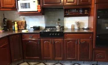 CHALET 5 AMBIENTES CON LOCAL  EN BARRIO POMPEYA