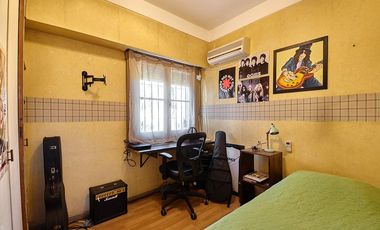 Chalet de 4 Ambientes en Castelar Sur con pileta y quincho