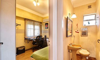 Chalet de 4 Ambientes en Castelar Sur con pileta y quincho