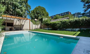Chalet de 4 Ambientes en Castelar Sur con pileta y quincho