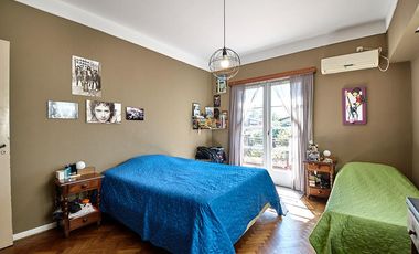 Chalet de 4 Ambientes en Castelar Sur con pileta y quincho