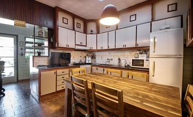 Chalet de 4 Ambientes en Castelar Sur con pileta y quincho