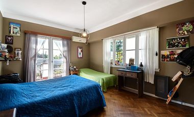 Chalet de 4 Ambientes en Castelar Sur con pileta y quincho