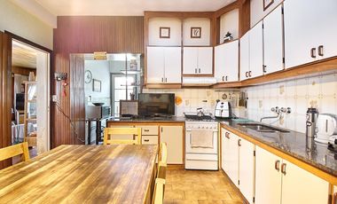 Chalet de 4 Ambientes en Castelar Sur con pileta y quincho