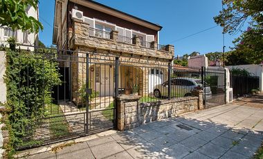 Chalet de 4 Ambientes en Castelar Sur con pileta y quincho