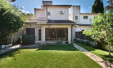 Chalet de 4 Ambientes en Castelar Sur con pileta y quincho