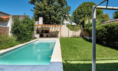 Chalet de 4 Ambientes en Castelar Sur con pileta y quincho