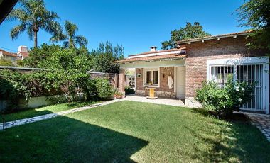 Chalet de 4 Ambientes en Castelar Sur con pileta y quincho