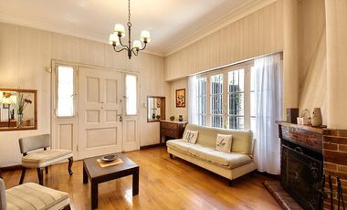 Chalet de 4 Ambientes en Castelar Sur con pileta y quincho