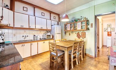Chalet de 4 Ambientes en Castelar Sur con pileta y quincho