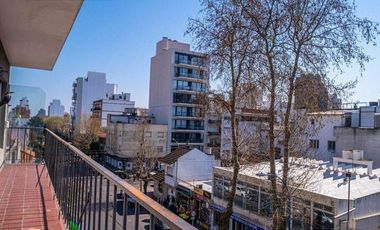 4 ambientes. Alberti y Còrdoba. Al frente. Cochera