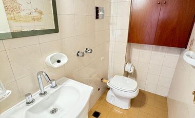 4 ambientes. Alberti y Còrdoba. Al frente. Cochera