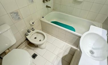 4 ambientes. Alberti y Còrdoba. Al frente. Cochera