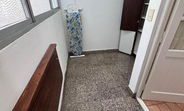 4 ambientes. Alberti y Còrdoba. Al frente. Cochera