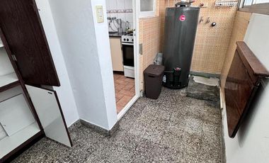 4 ambientes. Alberti y Còrdoba. Al frente. Cochera