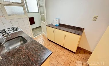 4 ambientes. Alberti y Còrdoba. Al frente. Cochera