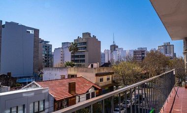 4 ambientes. Alberti y Còrdoba. Al frente. Cochera