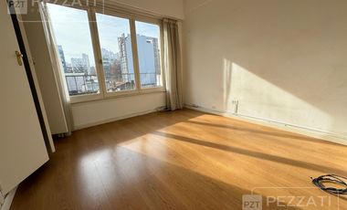 4 ambientes. Alberti y Còrdoba. Al frente. Cochera