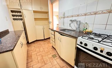 4 ambientes. Alberti y Còrdoba. Al frente. Cochera