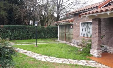 Casa en venta - 3 Dormitorios 2 Baños - Cocheras - 1.465Mts2 - Longchamps, Almirante Brown