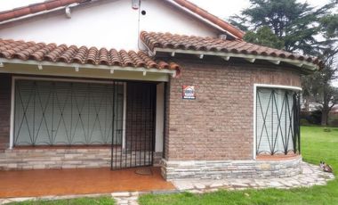 Casa en venta - 3 Dormitorios 2 Baños - Cocheras - 1.465Mts2 - Longchamps, Almirante Brown