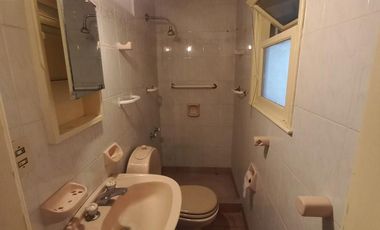 Alquiler comercial casa 4 ambientes sobre calle Alvear