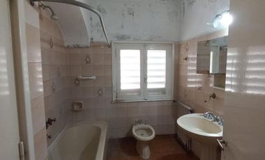 Alquiler comercial casa 4 ambientes sobre calle Alvear