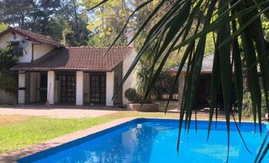 Casa en venta - 5 Dormitorios 3 Baños - 1200mts2 - La Plata