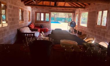 Casa en venta - 5 Dormitorios 3 Baños - 1200mts2 - La Plata