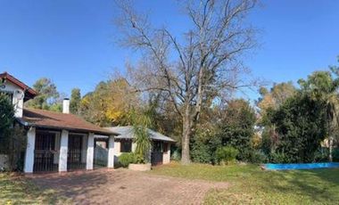 Casa en venta - 5 Dormitorios 3 Baños - 1200mts2 - La Plata