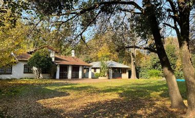 Casa en venta - 5 Dormitorios 3 Baños - 1200mts2 - La Plata