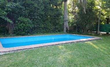 Casa en venta - 5 Dormitorios 3 Baños - 1200mts2 - La Plata