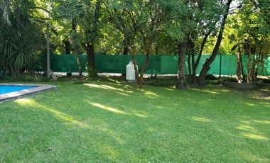 Casa en venta - 5 Dormitorios 3 Baños - 1200mts2 - La Plata