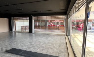 LOCAL EN RENTA  EN PLAZA 19/32 (frente al tec regional)