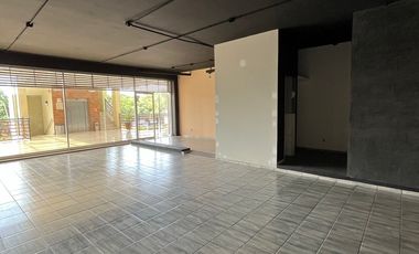 LOCAL EN RENTA  EN PLAZA 19/32 (frente al tec regional)