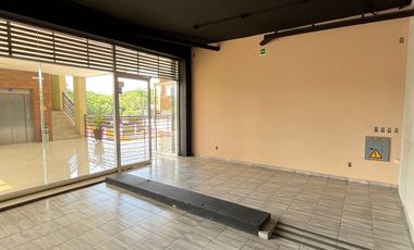 LOCAL EN RENTA  EN PLAZA 19/32 (frente al tec regional)